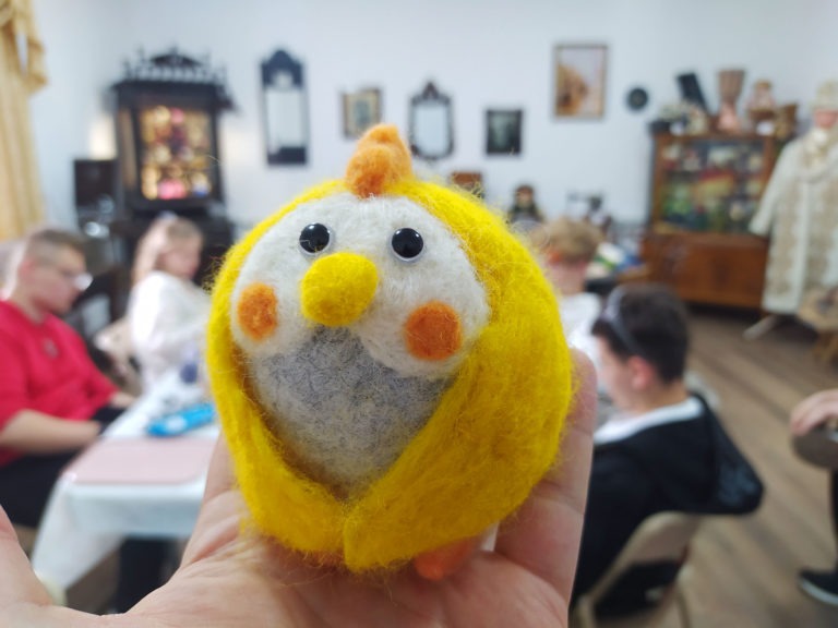 Цыплёнок из шерсти