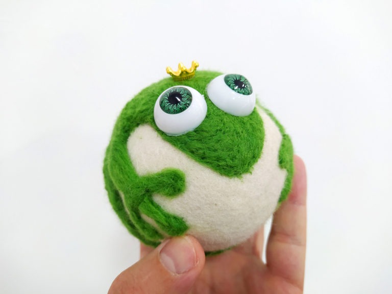 Лягушка из шерсти